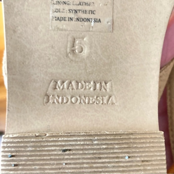 Chicos Tan Thong Sandals w/Red, White and Gold Beading - Picture 12 of 12